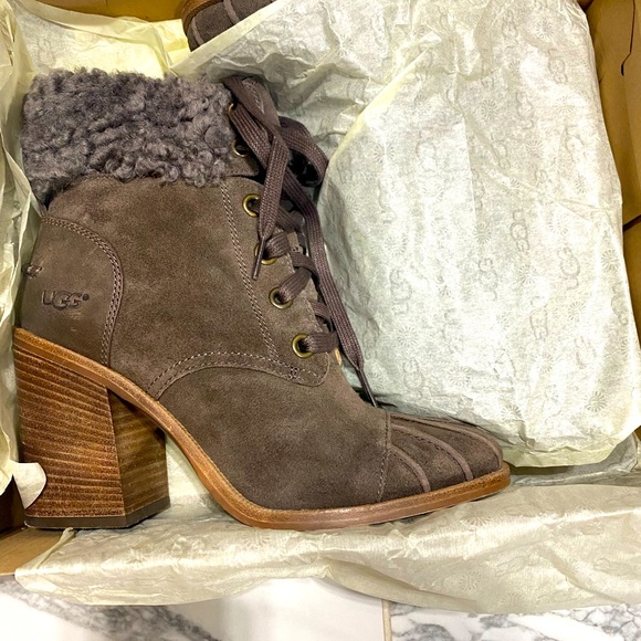 Stylish UGG Jaxon boots, block heel, size 7 - Picture 3 of 10